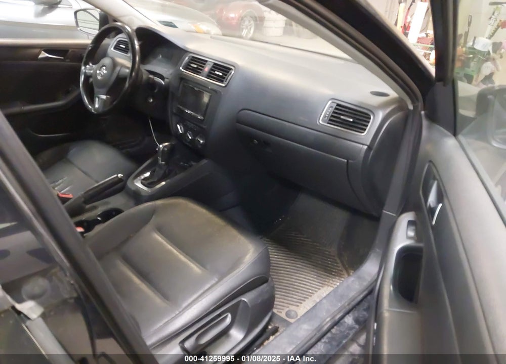 2011 VOLKSWAGEN JETTA 2.5L SE VIN: 3VWDZ7AJ3BM330011
