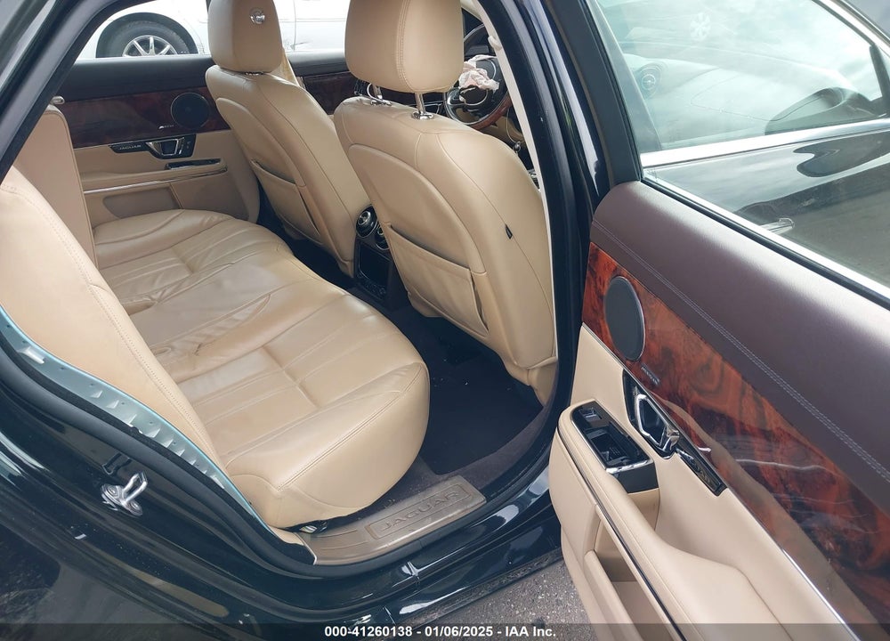 2015 JAGUAR XJ VIN: SAJWA1CZ9F8V78228