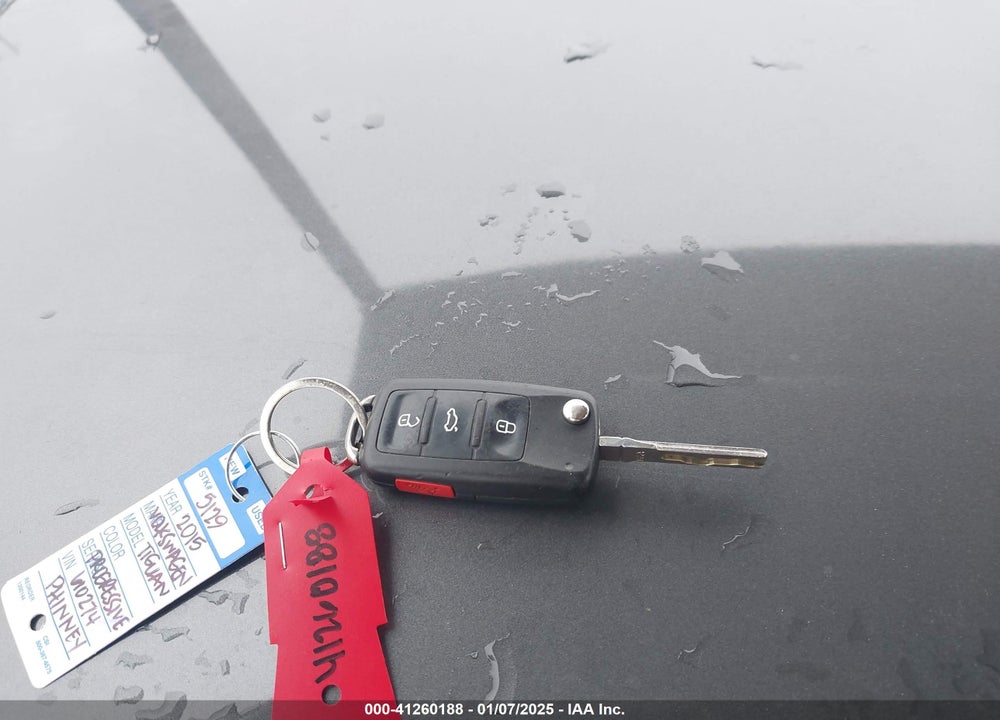 2015 VOLKSWAGEN TIGUAN S VIN: WVGAV7AX1FW610274