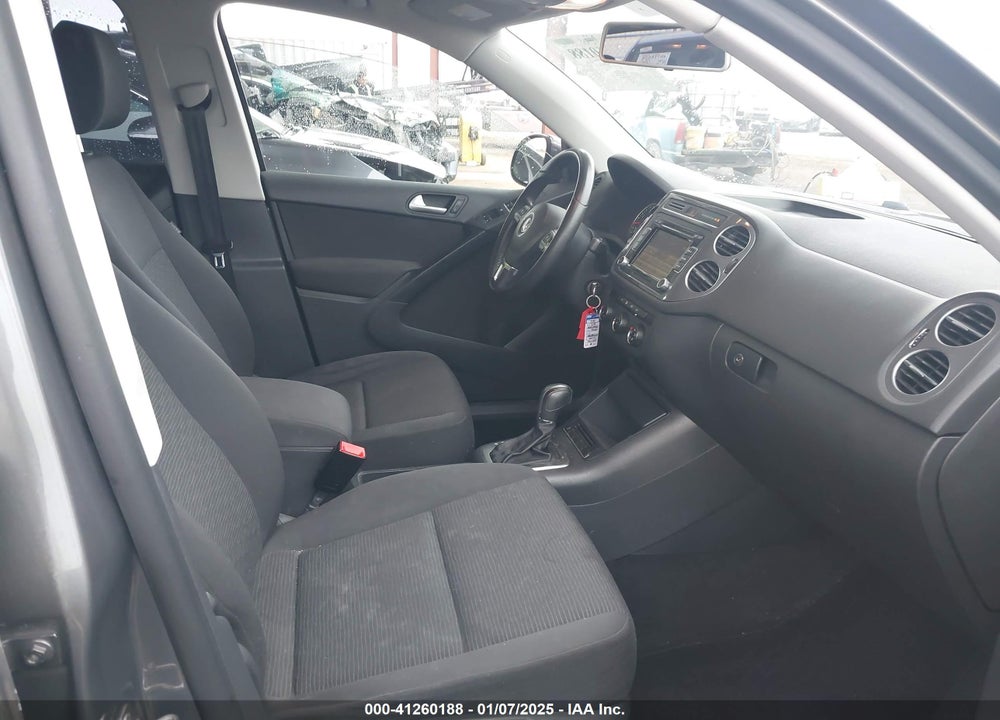 2015 VOLKSWAGEN TIGUAN S VIN: WVGAV7AX1FW610274
