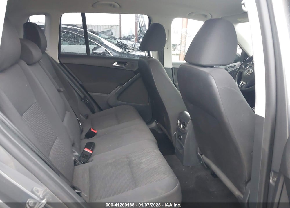 2015 VOLKSWAGEN TIGUAN S VIN: WVGAV7AX1FW610274