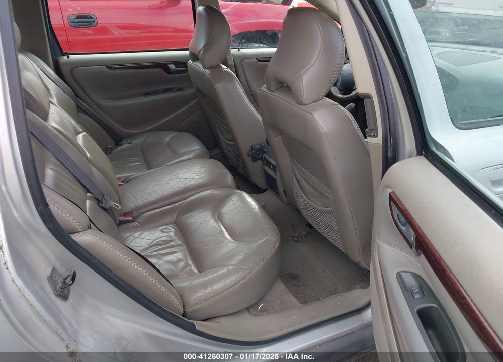 2001 VOLVO V70 XC VIN: YV1SZ58D011044511