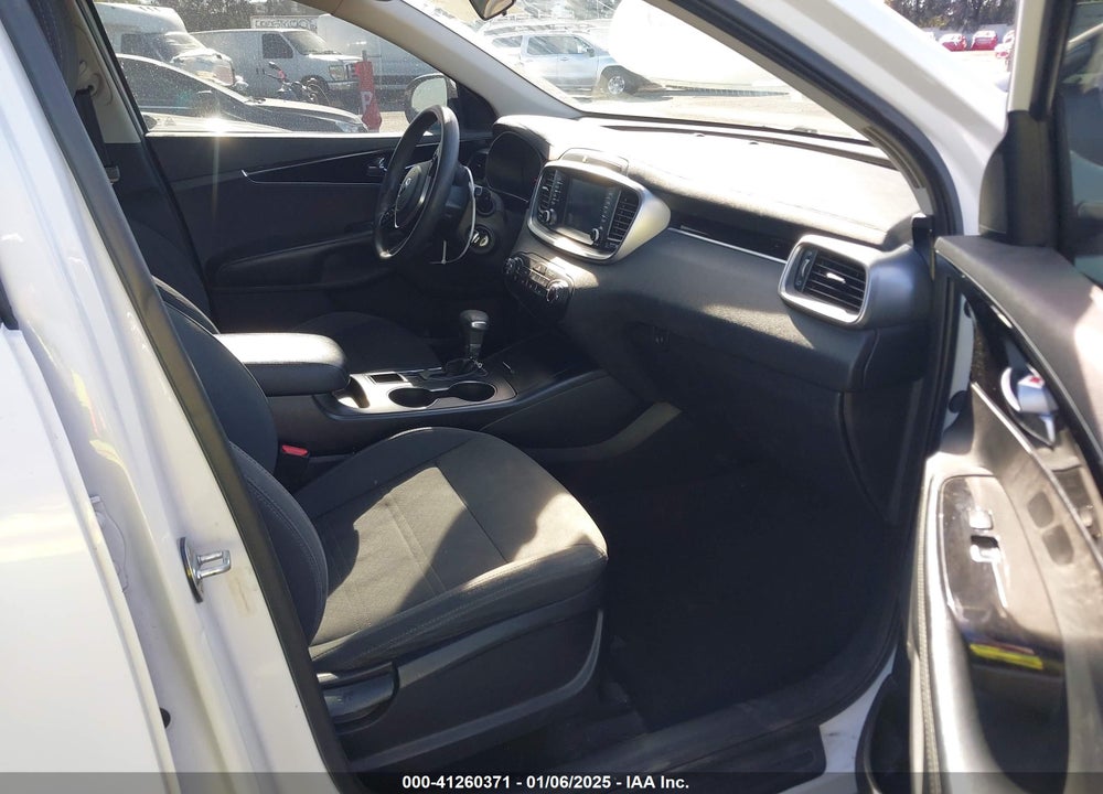 2019 KIA SORENTO 2.4L LX VIN: 5XYPG4A34KG554021