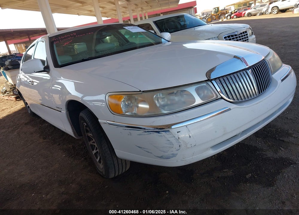2000 LINCOLN TOWN CAR SIGNATURE VIN: 1LNHM82W2YY933866