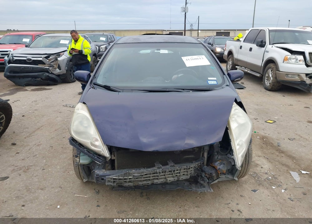 2010 HONDA FIT VIN: JHMGE8H40AC023556
