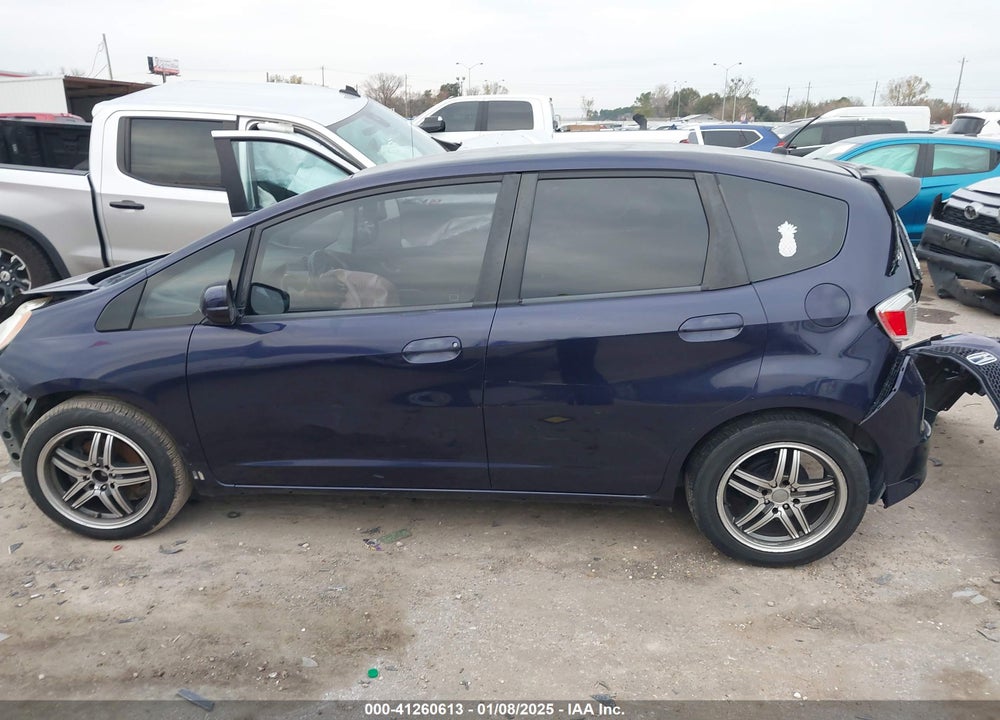 2010 HONDA FIT VIN: JHMGE8H40AC023556