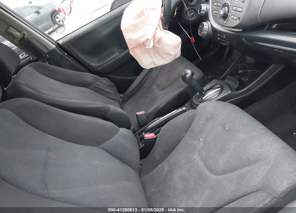 2010 HONDA FIT VIN: JHMGE8H40AC023556
