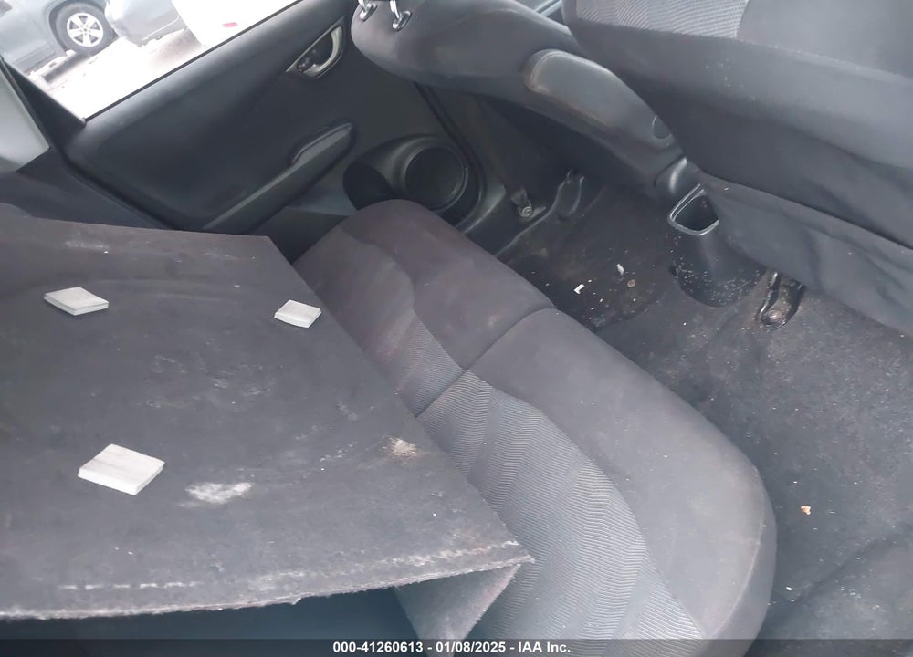 2010 HONDA FIT VIN: JHMGE8H40AC023556
