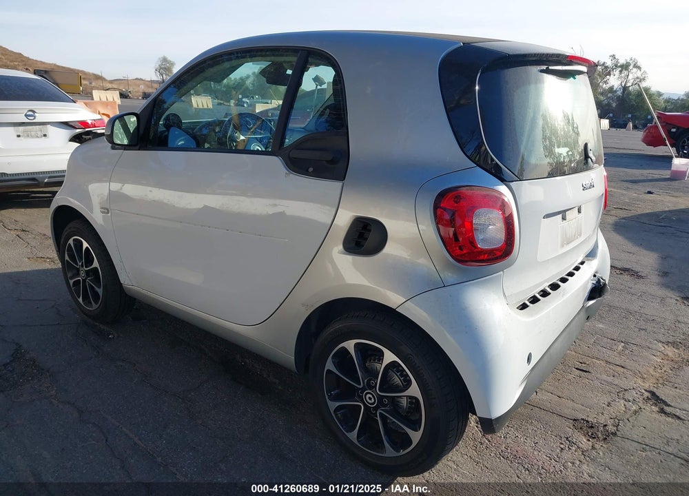 2016 SMART FORTWO VIN: WMEFJ5DA9GK058521