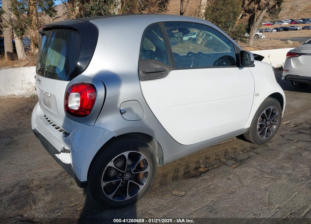 2016 SMART FORTWO VIN: WMEFJ5DA9GK058521