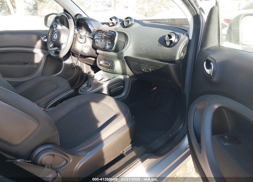 2016 SMART FORTWO VIN: WMEFJ5DA9GK058521