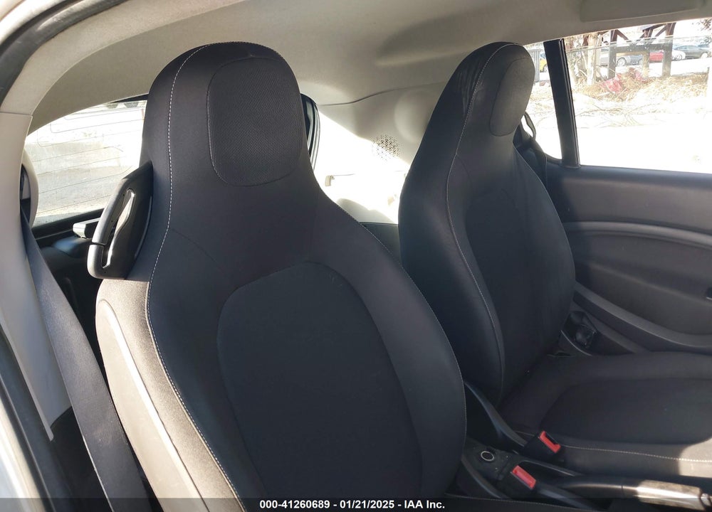 2016 SMART FORTWO VIN: WMEFJ5DA9GK058521