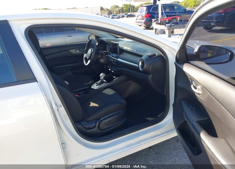 2021 KIA FORTE VIN: 3KPF24AD6ME281831