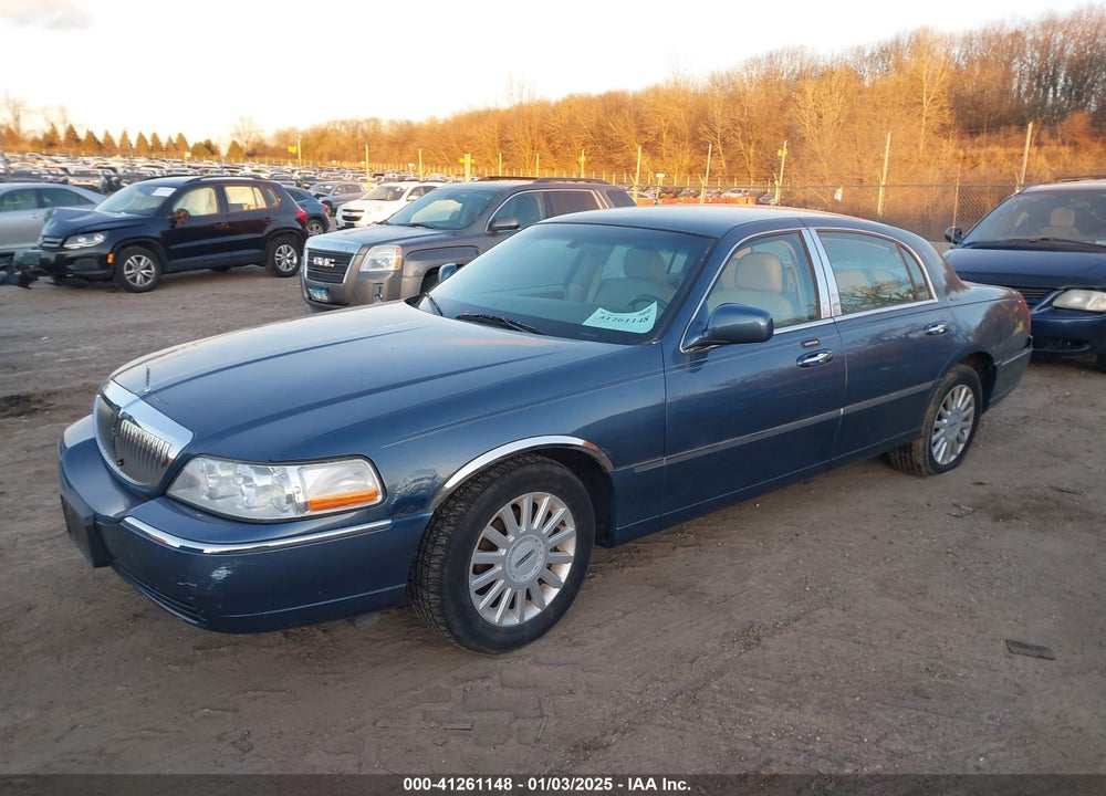2005 LINCOLN TOWN CAR SIGNATURE VIN: 1LNHM81W95Y624456