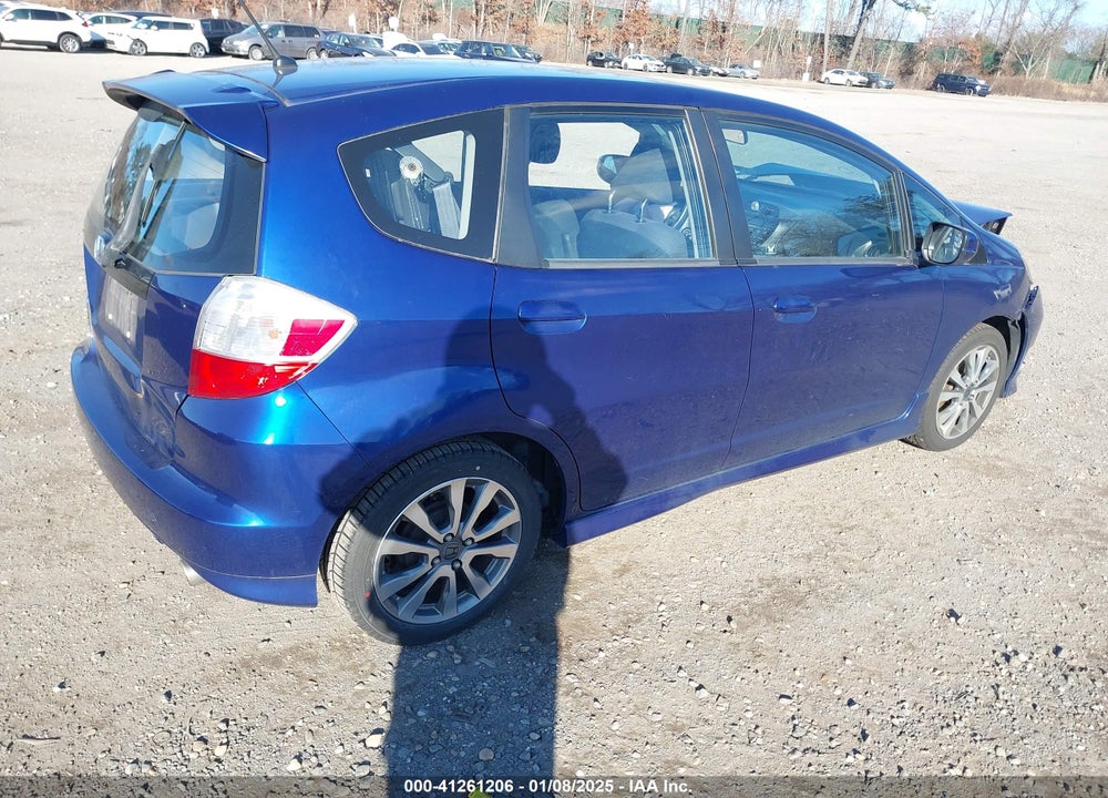 2013 HONDA FIT SPORT VIN: JHMGE8H59DC021205