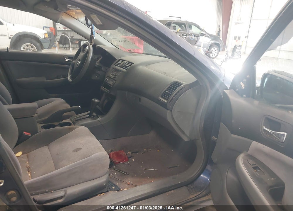 2004 HONDA ACCORD 2.4 LX VIN: JHMCM56304C040260