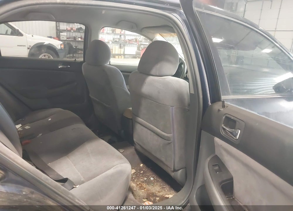 2004 HONDA ACCORD 2.4 LX VIN: JHMCM56304C040260