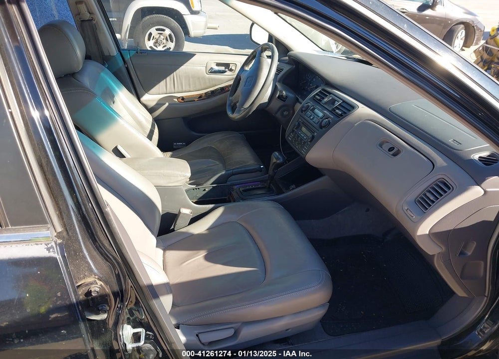 2000 HONDA ACCORD 3.0 EX VIN: 1HGCG1659YA085428