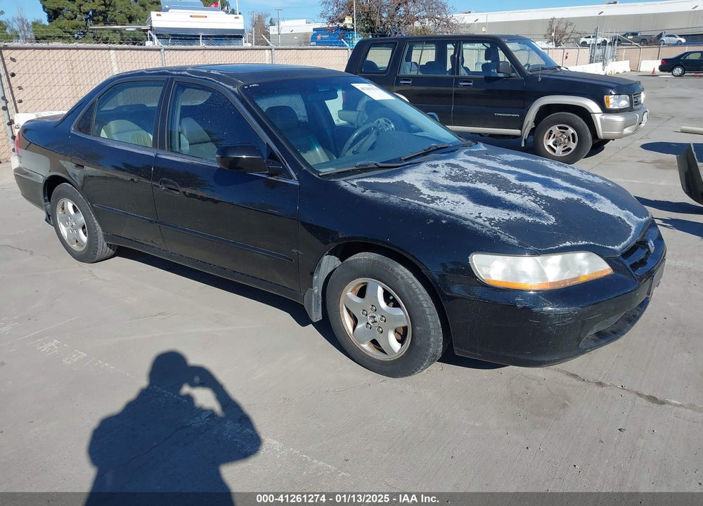 2000 HONDA ACCORD 3.0 EX VIN: 1HGCG1659YA085428