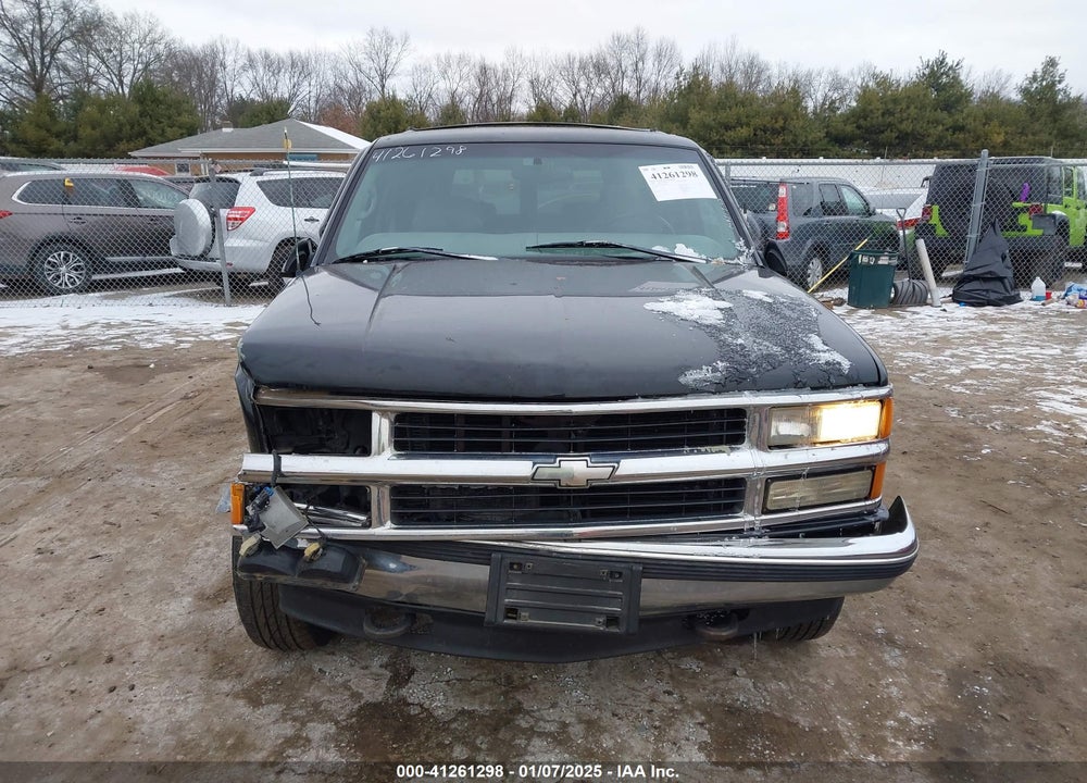 1999 CHEVROLET SUBURBAN 1500 LT VIN: 3GNFK16R7XG124022
