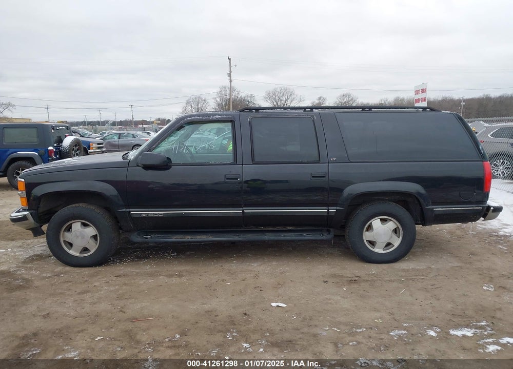 1999 CHEVROLET SUBURBAN 1500 LT VIN: 3GNFK16R7XG124022