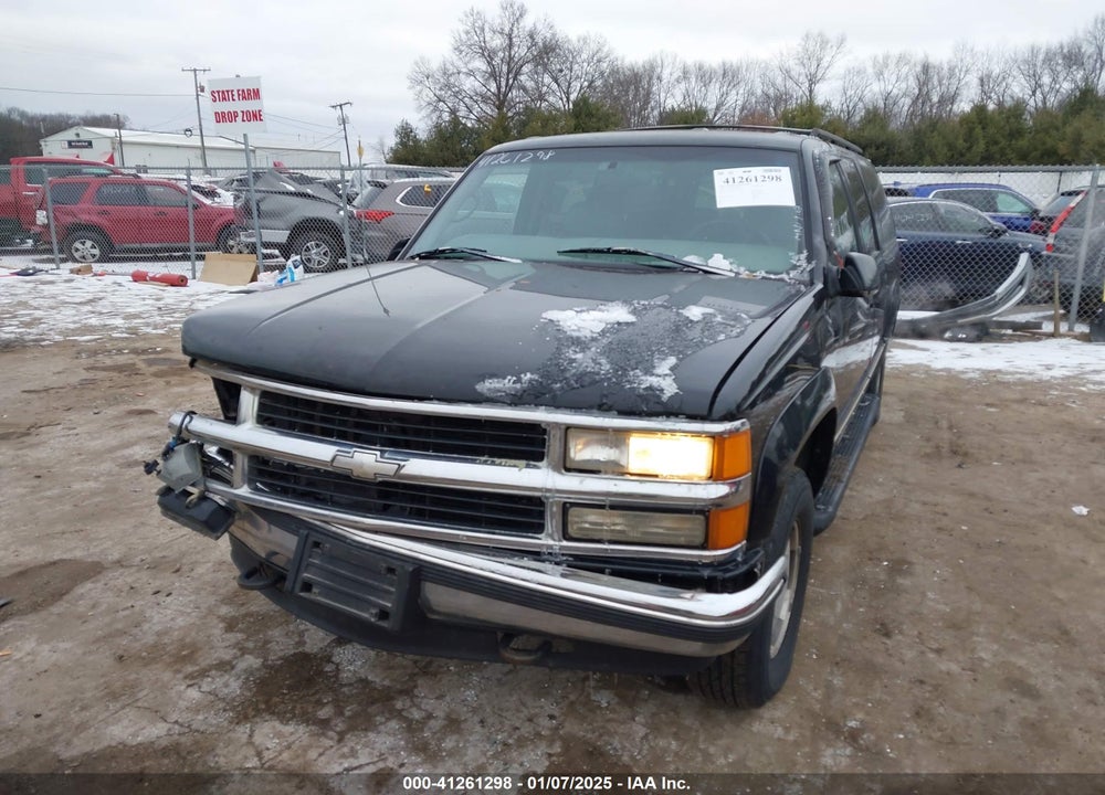 1999 CHEVROLET SUBURBAN 1500 LT VIN: 3GNFK16R7XG124022
