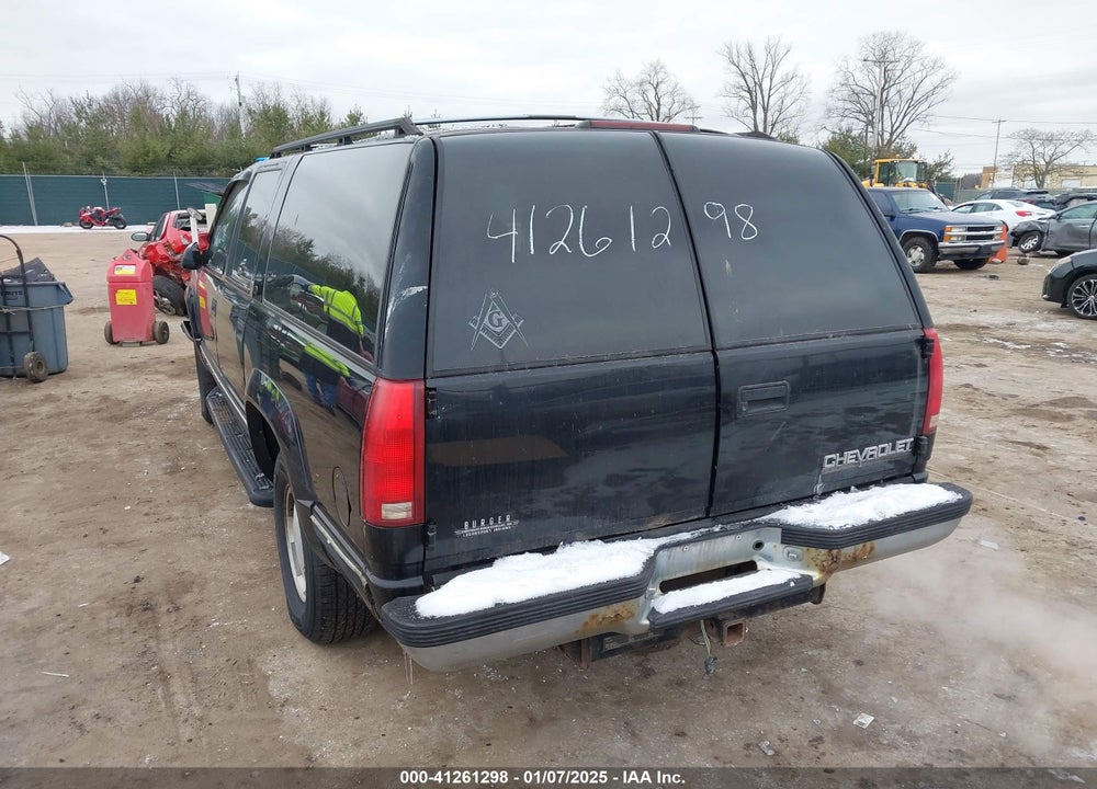 1999 CHEVROLET SUBURBAN 1500 LT VIN: 3GNFK16R7XG124022