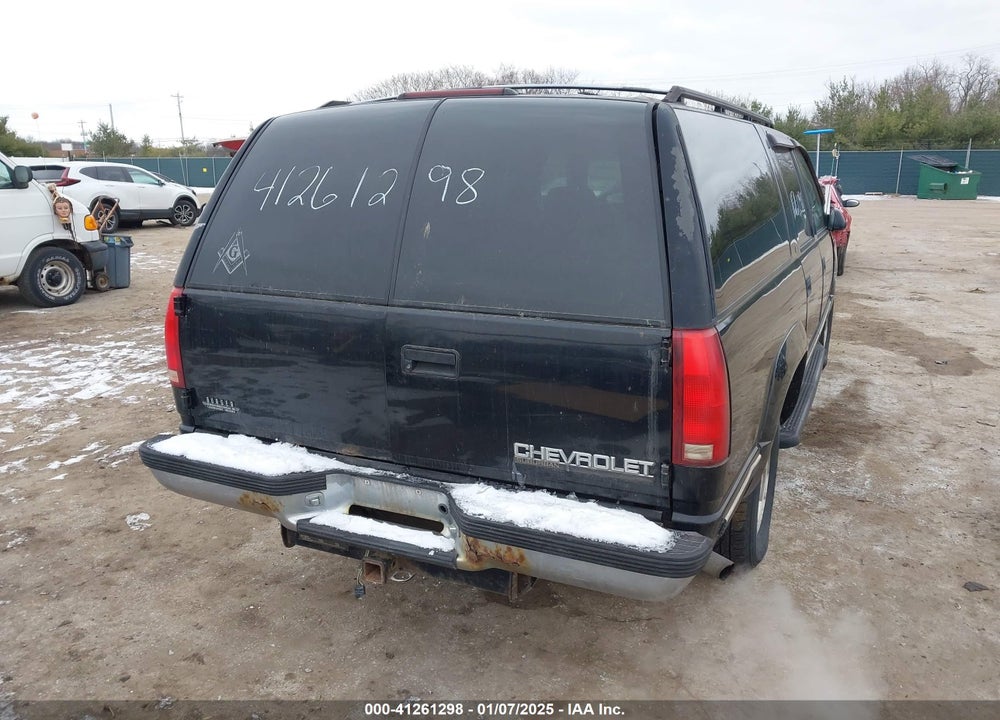 1999 CHEVROLET SUBURBAN 1500 LT VIN: 3GNFK16R7XG124022