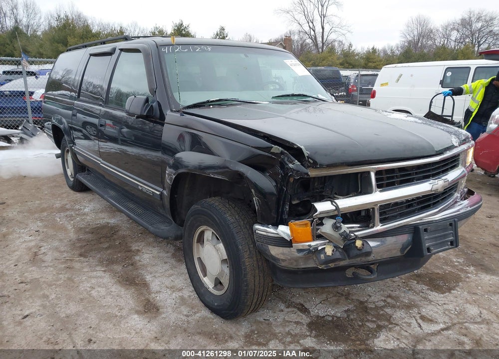 1999 CHEVROLET SUBURBAN 1500 LT VIN: 3GNFK16R7XG124022
