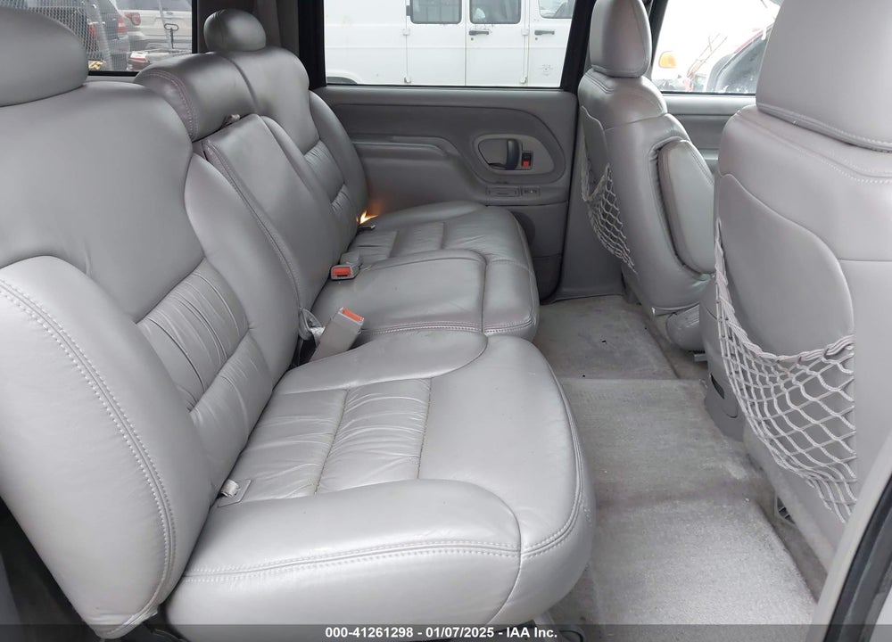 1999 CHEVROLET SUBURBAN 1500 LT VIN: 3GNFK16R7XG124022