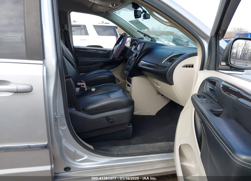 2011 CHRYSLER TOWN & COUNTRY TOURING-L VIN: 2A4RR8DG7BR612931