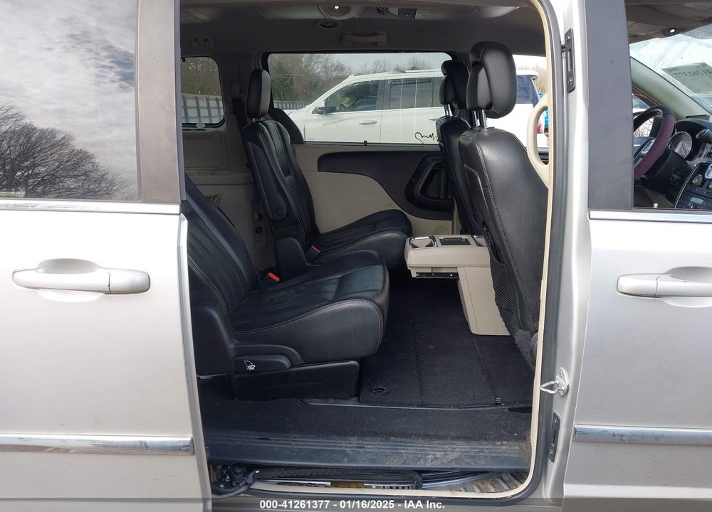 2011 CHRYSLER TOWN & COUNTRY TOURING-L VIN: 2A4RR8DG7BR612931