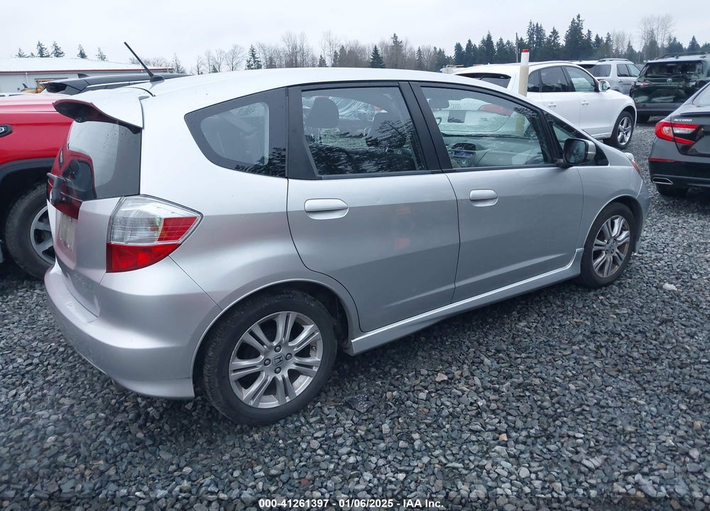 2011 HONDA FIT VIN: JHMGE8H54BC000291