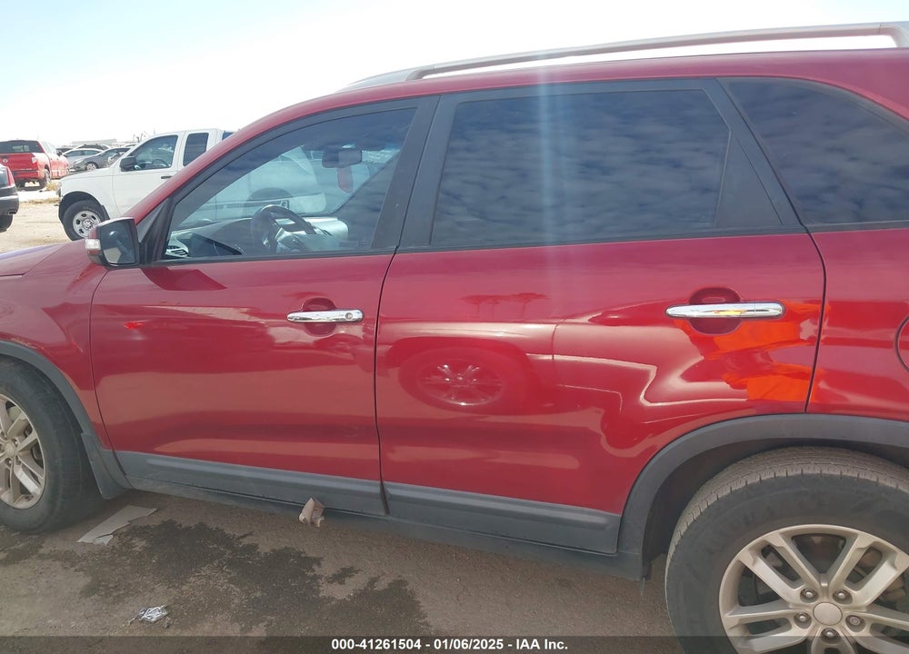 2014 KIA SORENTO LX VIN: 5XYKT4A68EG435084