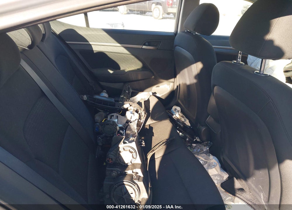 2018 HYUNDAI ELANTRA VIN: 5NPD84LF2JH371974