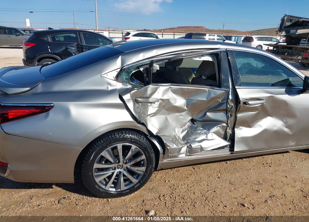 2019 LEXUS ES 300H ULTRA LUXURY VIN: 58AB21B17KU002911