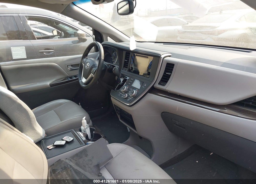 2017 TOYOTA SIENNA VIN: 5TDYZ3DC0HS805701