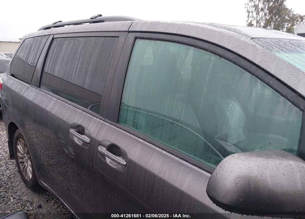 2017 TOYOTA SIENNA VIN: 5TDYZ3DC0HS805701
