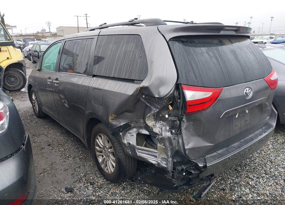 2017 TOYOTA SIENNA VIN: 5TDYZ3DC0HS805701