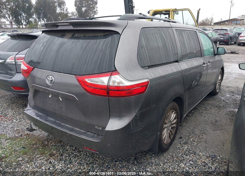 2017 TOYOTA SIENNA VIN: 5TDYZ3DC0HS805701