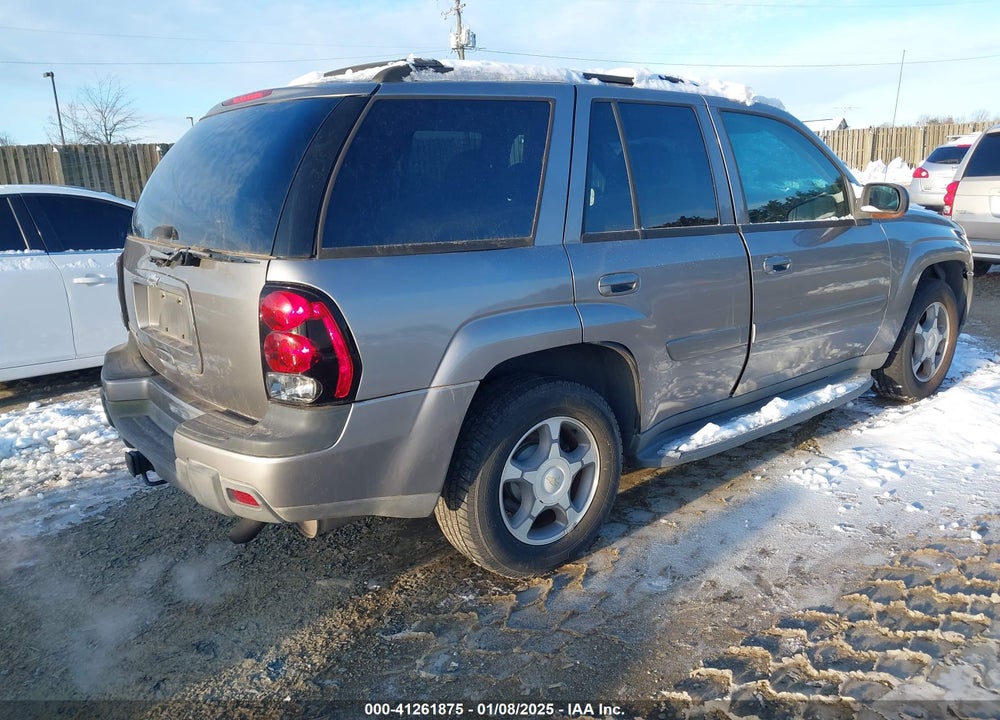 2005 CHEVROLET TRAILBLAZER LT VIN: 1GNDT13S252279675