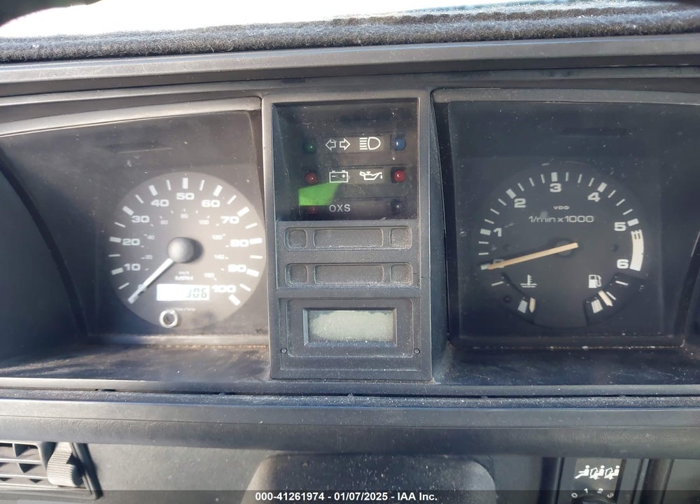 1984 VOLKSWAGEN VANAGON BUS VIN: WV2YB0253EH093497