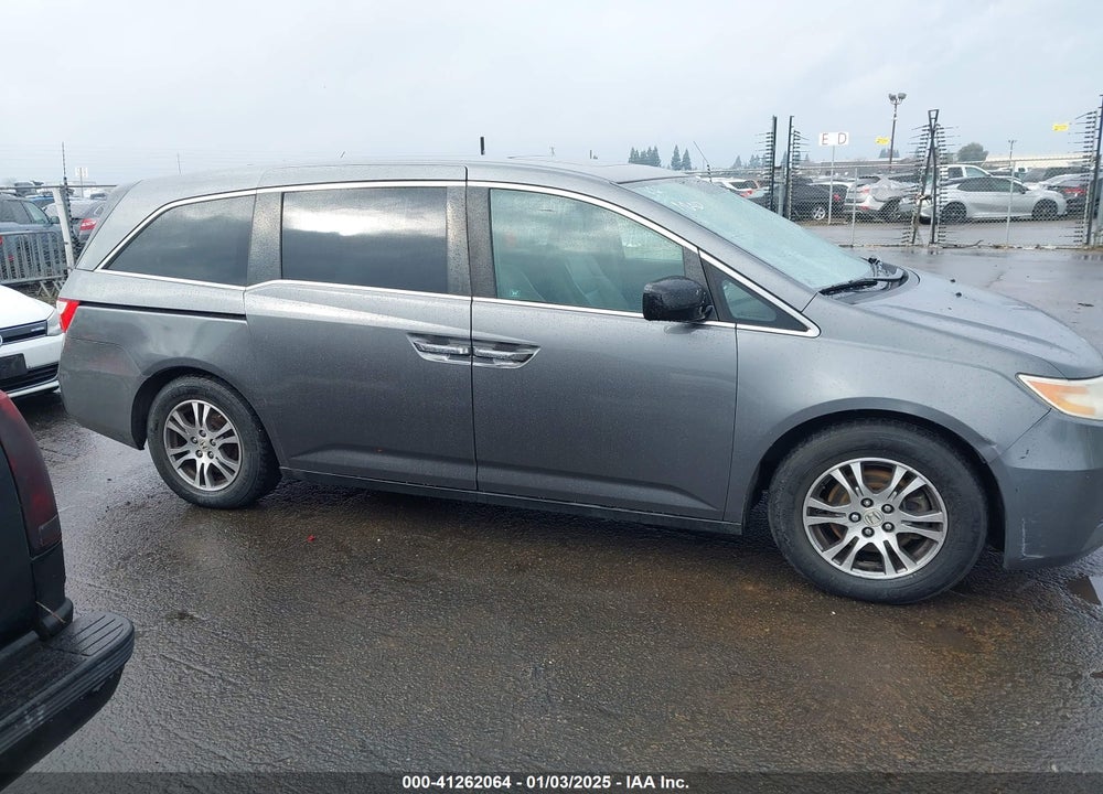 2011 HONDA ODYSSEY EX-L VIN: 5FNRL5H6XBB096342