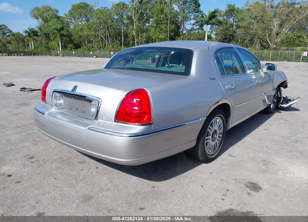 2010 LINCOLN TOWN CAR SIGNATURE LIMITED VIN: 2LNBL8CV8AX614492