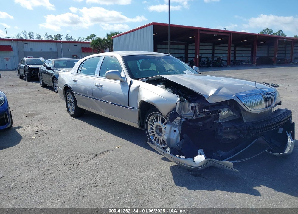 2010 LINCOLN TOWN CAR SIGNATURE LIMITED VIN: 2LNBL8CV8AX614492