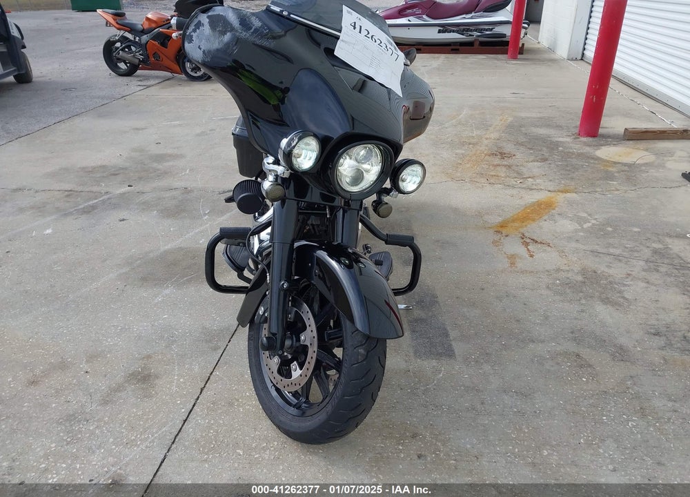 2017 HARLEY-DAVIDSON FLHTP POLICE ELECTRA GLIDE VIN: 1HD1FMC19HB675357