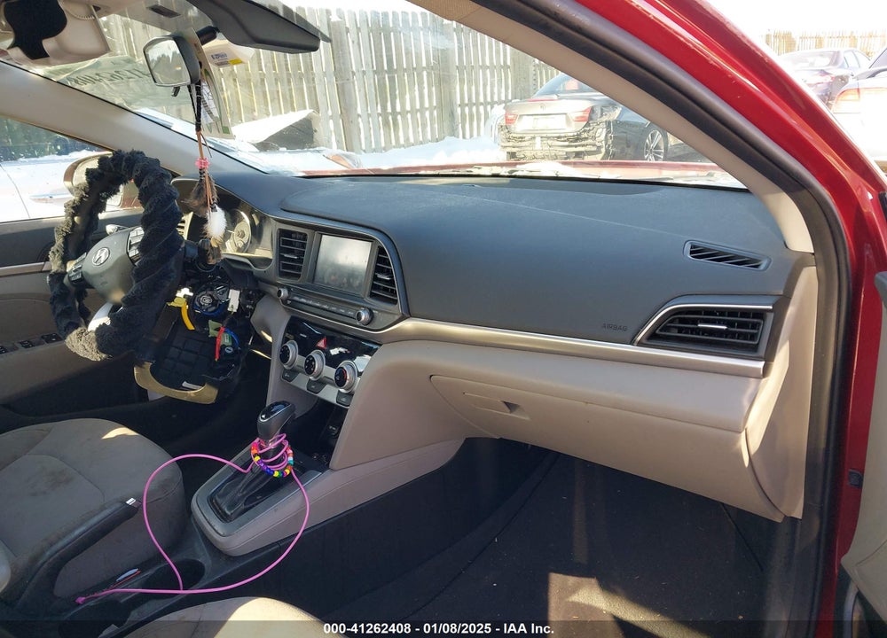 2019 HYUNDAI ELANTRA VIN: 5NPD84LF1KH423726