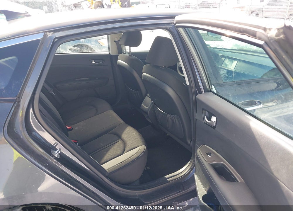 2018 KIA OPTIMA VIN: KNAGT4L38J5217025