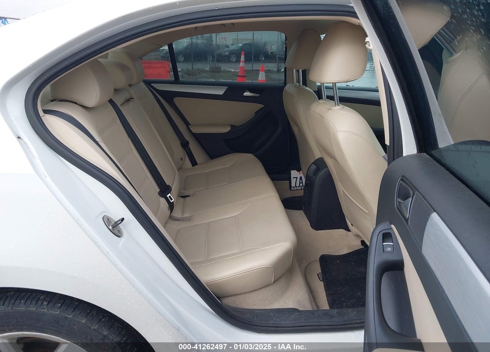 2013 VOLKSWAGEN JETTA HYBRID SEL VIN: 3VW637AJ8DM311869