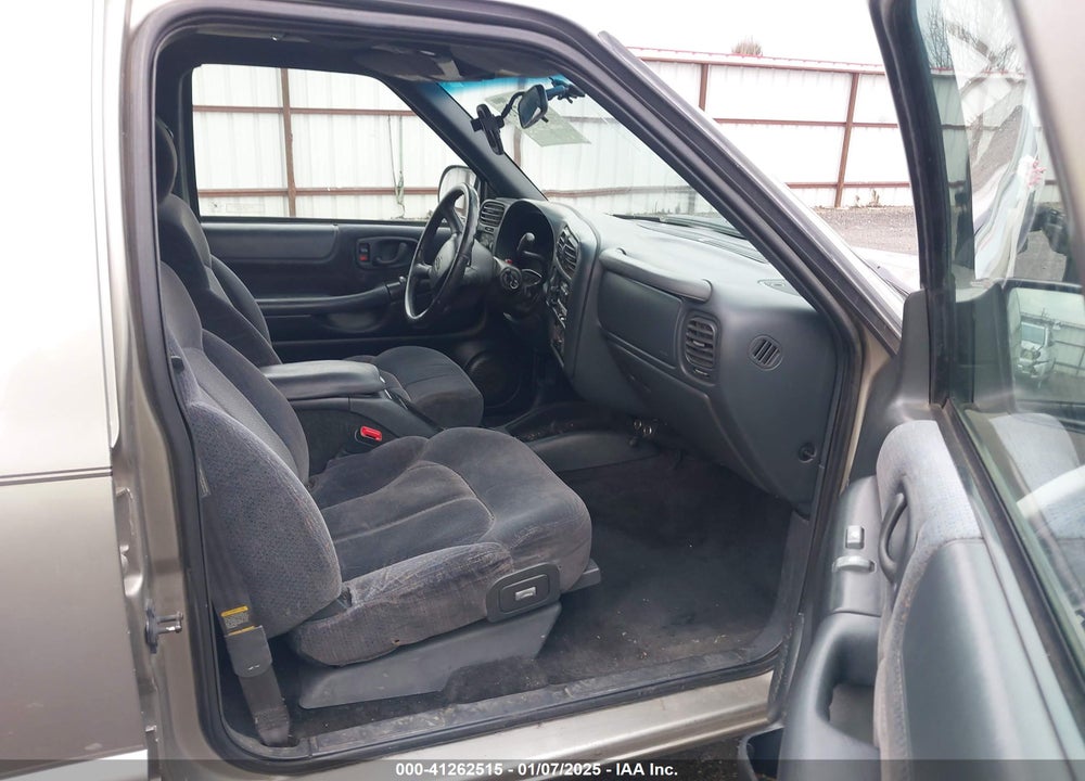 2000 CHEVROLET BLAZER LT VIN: 1GNDT13WXY2202690